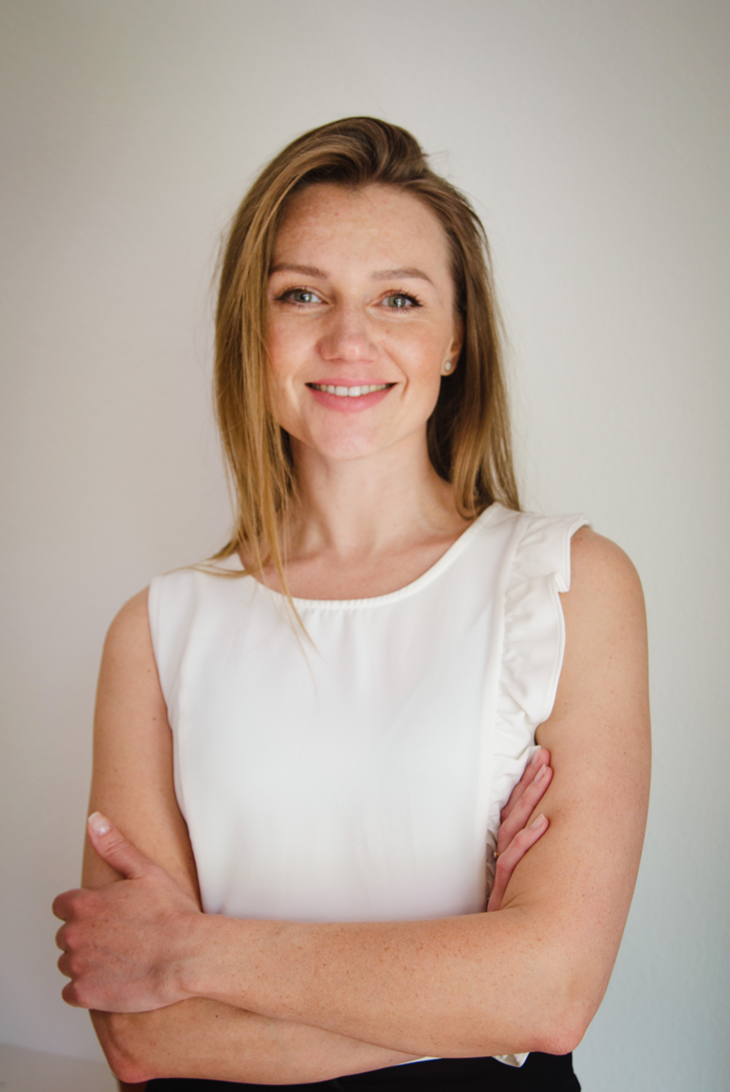 Ein Portraibild von Viktoriia Shaykhian. Geschäftsführerin von She's Nails & Beauty